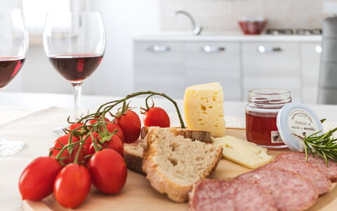 Maison Loreto: Mad, Bordservice, Ingrediens, Glasservice, Plade, Cabinetry, Køkken, Vinglas