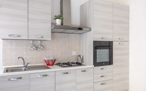 Maison Loreto: Cabinetry, Countertop, Ejendom, Møbel, Bygning, Tap, Køkkenvask, Håndvask, Køkken Apparat, Køkken