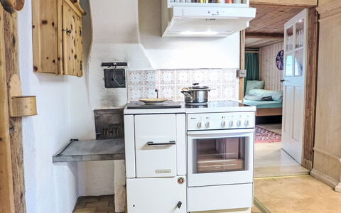 Chalet Heidi: Cabinetry, Ejendom, Countertop, Køkken Apparat, Komfur, Køkken, Bygning, Træ, Husholdningsapparat, Indretning