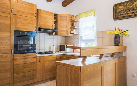 Vila Milančić: Cabinetry, Countertop, Ejendom, Møbel, Bygning, Skuffe, Billedramme, Træ, Køkken Apparat, Køkken
