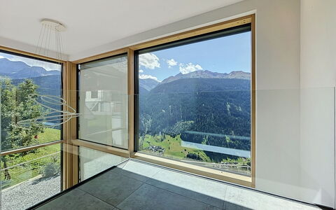 Skyline Retreat: Glas, Loft, Dagslys, Altan, Eco Hotel