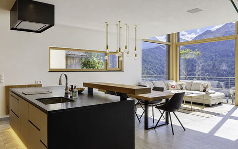 Skyline Retreat: Møbel, Indretning, Gulvbelægning, Etage, Træ, Lysarmatur, Countertop, Køkken, Bord, Loft