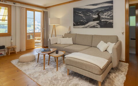 Chalet Anita: Møbel, Træ, Indretning, Couch, Gulvbelægning, Stue, Etage, Lejlighed, Hjem, Værelse