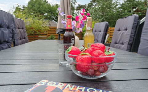 Maritha - 400M from the Sea: Mad, Bordservice, Frugt, Bord, Drinkware, Ingrediens, Fremstille, Møbel
