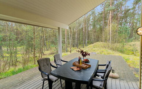 Ava - 850M from the Sea: Møbel, Indretning, Gulvbelægning, Etage, Loft, Værelse, Stol, Bord, Lejlighed, Køkken & Spisebord