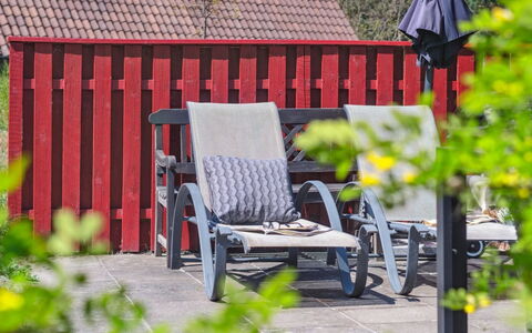 Gubbe - 300M from the Sea: Træ, Tag, Arkitektur, Hjem, Hus, Sommerhus, Sidespor, Hårdttræ, Hældning, Estate