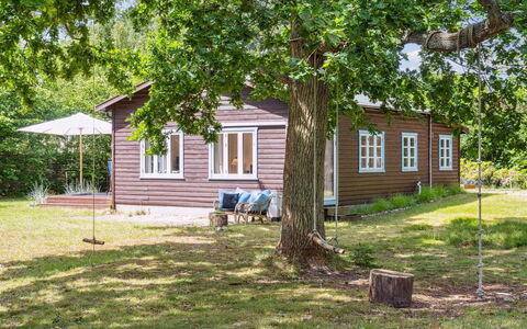 Heidl - 1.3Km to the Fjord: Træ, Græs, Bygning, Blad, Træ, Hus, Sommerhus, Hjem, Busk