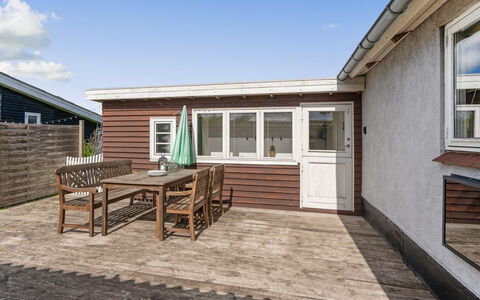 Paula - 80M from the Sea: Blå, Busk, Sommerhus, Bunddække, Have, Estate, Skygge, Landscaping, Stuehus, Eco Hotel