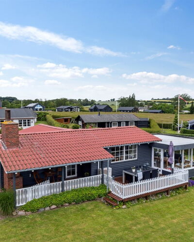 Diddi - 170M from the Sea