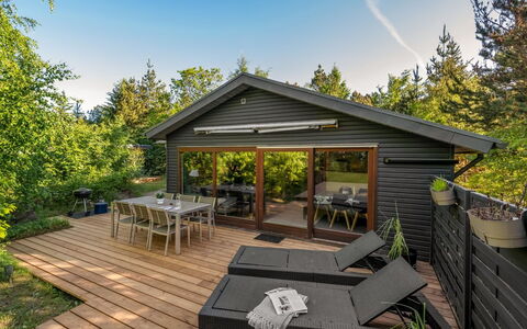 Hilde - 350M to the Fjord: Træ, Tag, Arkitektur, Hjem, Hus, Sommerhus, Sidespor, Hårdttræ, Hældning, Estate