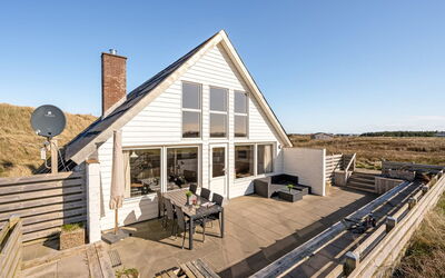 Luzy - 75M from the Sea