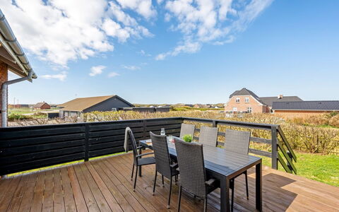 Hilppa - 400M from the Sea: Træ, Hjem, Veranda, Dæk, Hårdttræ, Tag, Bejdse, Trægulve, Eco Hotel