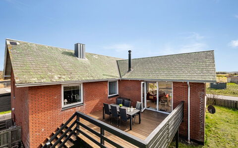 Hilppa - 400M from the Sea: Træ, Hjem, Veranda, Dæk, Hårdttræ, Tag, Bejdse, Trægulve, Eco Hotel
