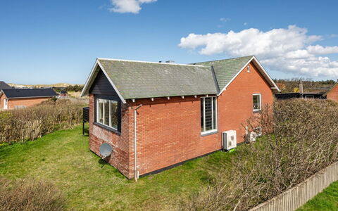 Hilppa - 400M from the Sea: Træ, Hjem, Veranda, Dæk, Hårdttræ, Tag, Bejdse, Trægulve, Eco Hotel