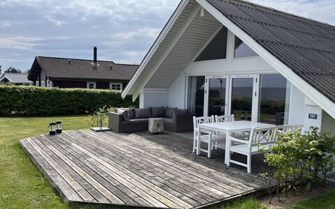 Jolanta - 20M from the Sea: Træ, Hjem, Veranda, Dæk, Hårdttræ, Tag, Bejdse, Trægulve, Eco Hotel