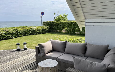 Jolanta - 20M from the Sea: Træ, Hjem, Veranda, Dæk, Hårdttræ, Tag, Bejdse, Trægulve, Eco Hotel
