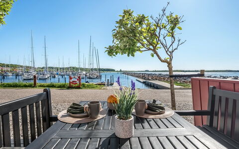 Ethly - 10M from the Sea: Tag, Hjem, Dør, Sommerhus, Skygge, Sidespor, Gård, Estate, Backyard