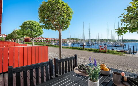 Ethly - 10M from the Sea: Tag, Hjem, Dør, Sommerhus, Skygge, Sidespor, Gård, Estate, Backyard