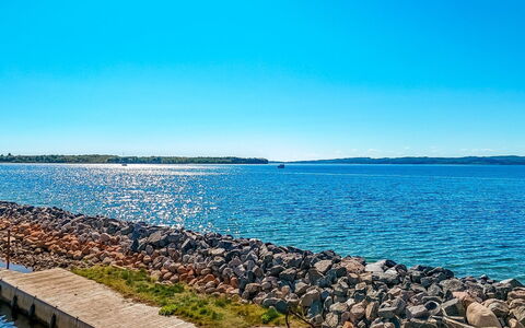 Ethly - 10M from the Sea: Tag, Hjem, Dør, Sommerhus, Skygge, Sidespor, Gård, Estate, Backyard