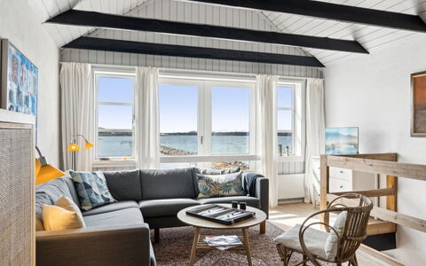 Ethly - 10M from the Sea: Tag, Hjem, Dør, Sommerhus, Skygge, Sidespor, Gård, Estate, Backyard