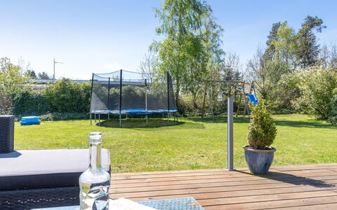 Ønd - 600M from the Sea: Møbel, Indretning, Gulvbelægning, Etage, Loft, Værelse, Stol, Bord, Lejlighed, Køkken & Spisebord