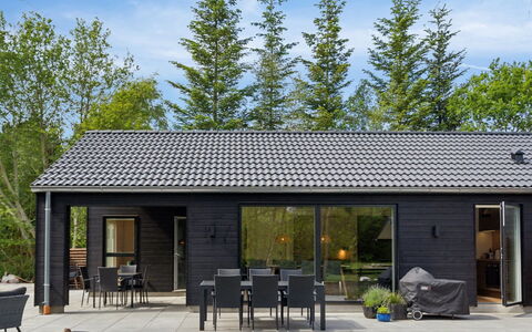 Laina - 250M from the Sea: Tag, Hus, Hjem, Sommerhus, Dør, Sidespor, Dæk, Veranda, Planke, Hårdttræ