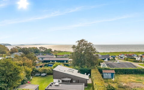 Milrid - 100M from the Sea: Landskab, Boligområde, Land Lot, Hjem, Estate, Forstad, Ocean, Landscaping, Kyst, Luftfotografering