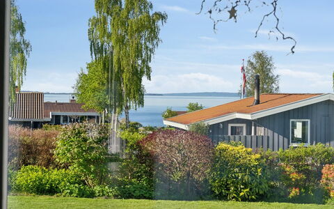 Manfred - 250M from the Sea: Svømmepøl, Udendørs Møbler, Møbel, Udvej, Flise, Eco Hotel, Skygge, Stol, Fritid, Estate