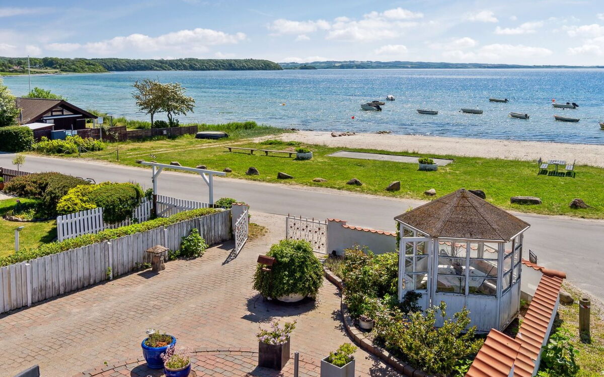 Michel - 25M from the Sea