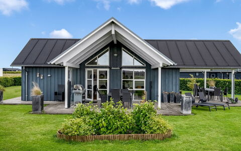 Bernice - 900M from the Sea: Tag, Hus, Hjem, Sommerhus, Dør, Sidespor, Dæk, Veranda, Planke, Hårdttræ