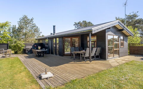 Gligorij - 450M from the Sea: Møbel, Indretning, Gulvbelægning, Etage, Loft, Værelse, Stol, Bord, Lejlighed, Køkken & Spisebord