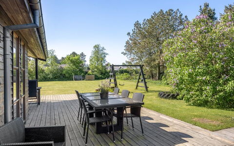 Gligorij - 450M from the Sea: Møbel, Indretning, Gulvbelægning, Etage, Loft, Værelse, Stol, Bord, Lejlighed, Køkken & Spisebord