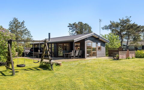 Gligorij - 450M from the Sea: Møbel, Indretning, Gulvbelægning, Etage, Loft, Værelse, Stol, Bord, Lejlighed, Køkken & Spisebord