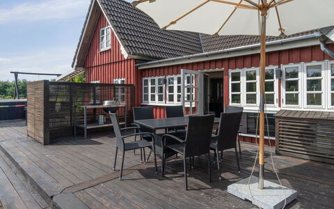 Ieva - 3.9Km from the Sea: Daytime, Bygning, Byområde, Hovedstadsområde, City, Lejlighed, Kvarter, Metropolis, Skyscraper
