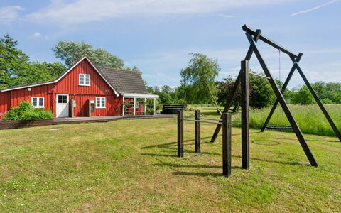 Ieva - 3.9Km from the Sea: Hjem, Boligområde, Hus, Sommerhus, Tag, Land Lot, Sidespor, Have, Estate, Lawn
