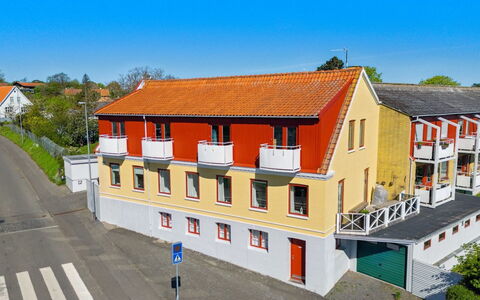 Eicke - 400M from the Sea: Træ, Tag, Arkitektur, Hjem, Hus, Sommerhus, Sidespor, Hårdttræ, Hældning, Estate