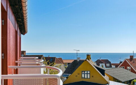Eicke - 400M from the Sea: Træ, Tag, Arkitektur, Hjem, Hus, Sommerhus, Sidespor, Hårdttræ, Hældning, Estate