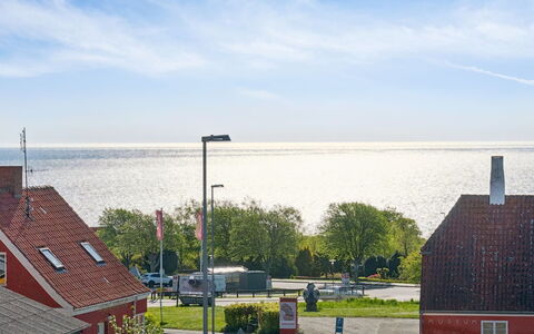 Eicke - 400M from the Sea: Træ, Tag, Arkitektur, Hjem, Hus, Sommerhus, Sidespor, Hårdttræ, Hældning, Estate