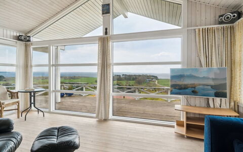 Gjuro - 800M from the Sea: Træ, Tag, Arkitektur, Hjem, Hus, Sommerhus, Sidespor, Hårdttræ, Hældning, Estate