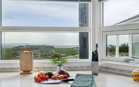 Gjuro - 800M from the Sea: Træ, Tag, Arkitektur, Hjem, Hus, Sommerhus, Sidespor, Hårdttræ, Hældning, Estate