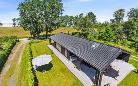 Huldrik - 100M from the Sea: Tag, Sommerhus, Estate, Stuehus, Garden Bygninger, Landscaping, Sidespor