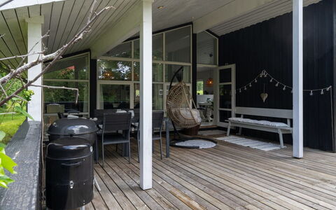 Caro - 900M from the Sea: Møbel, Indretning, Gulvbelægning, Etage, Loft, Værelse, Stol, Bord, Lejlighed, Køkken & Spisebord