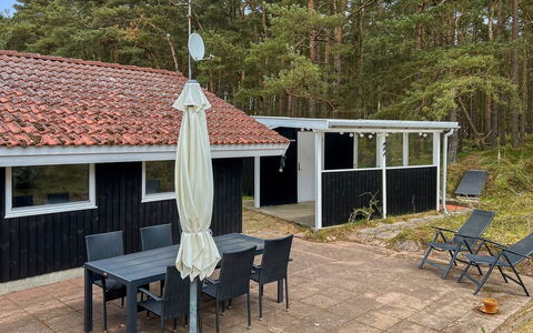 Gertruda - 220M from the Sea: Træ, Tag, Arkitektur, Hjem, Hus, Sommerhus, Sidespor, Hårdttræ, Hældning, Estate