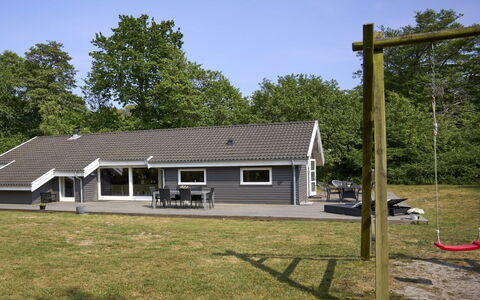 Rudolf - 400M from the Sea: Træ, Tag, Arkitektur, Hjem, Hus, Sommerhus, Sidespor, Hårdttræ, Hældning, Estate