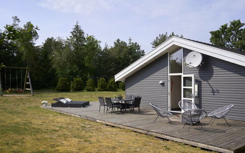 Rudolf - 400M from the Sea: Træ, Tag, Arkitektur, Hjem, Hus, Sommerhus, Sidespor, Hårdttræ, Hældning, Estate