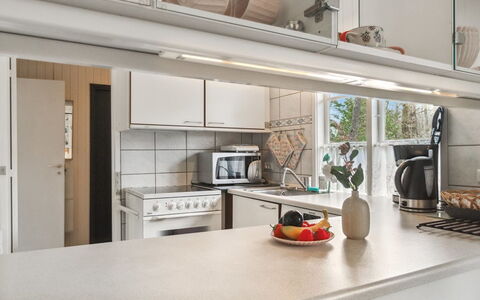 Zekine - 200M from the Sea: Køkken, Countertop, Indretning, Gulvbelægning, Møbel, Køkken Apparat, Cabinetry, Træ, Loft, Etage