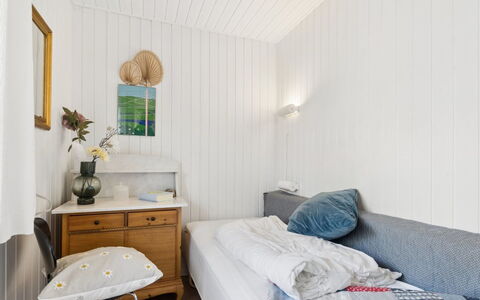 Zekine - 200M from the Sea: Indretning, Møbel, Væg, Gulvbelægning, Soveværelse, Træ, Etage, Seng, Loft, Værelse