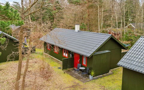 Zekine - 200M from the Sea: Møbel, Indretning, Gulvbelægning, Etage, Loft, Værelse, Stol, Bord, Lejlighed, Køkken & Spisebord
