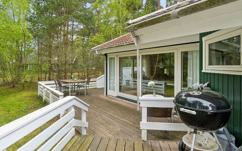 Tilje - 800M from the Sea: Træ, Tag, Arkitektur, Hjem, Hus, Sommerhus, Sidespor, Hårdttræ, Hældning, Estate