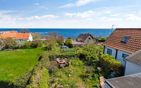 Santuzza - 100M from the Sea: Møbel, Indretning, Gulvbelægning, Etage, Loft, Værelse, Stol, Bord, Lejlighed, Køkken & Spisebord